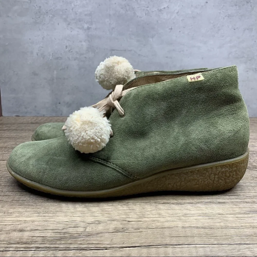HUSH PUPPIES WOMEN'S~GREEN SUEDE~WEDGE~VIGOR II~ANKLE BOOTIES~SIZE 8M‎